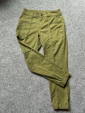 CABI Trooper Pant. Like new. Bright green olive color. Size 10.